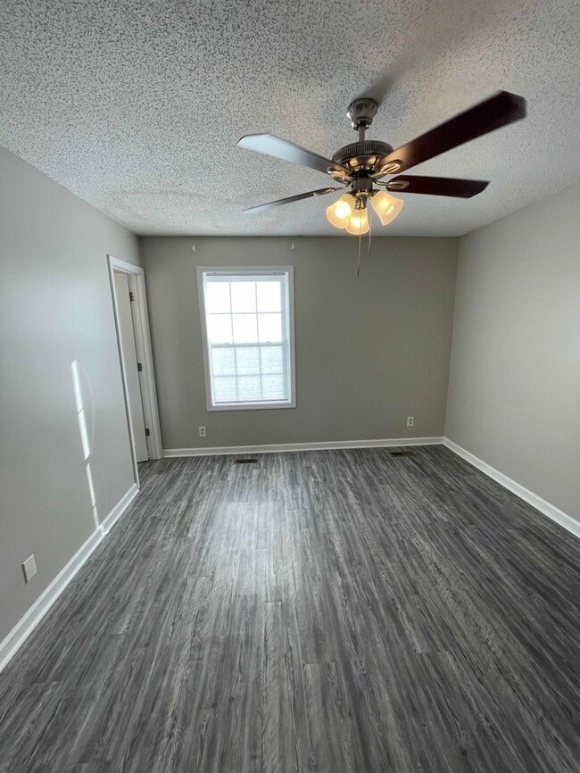 Building Photo - 320 Donna Dr