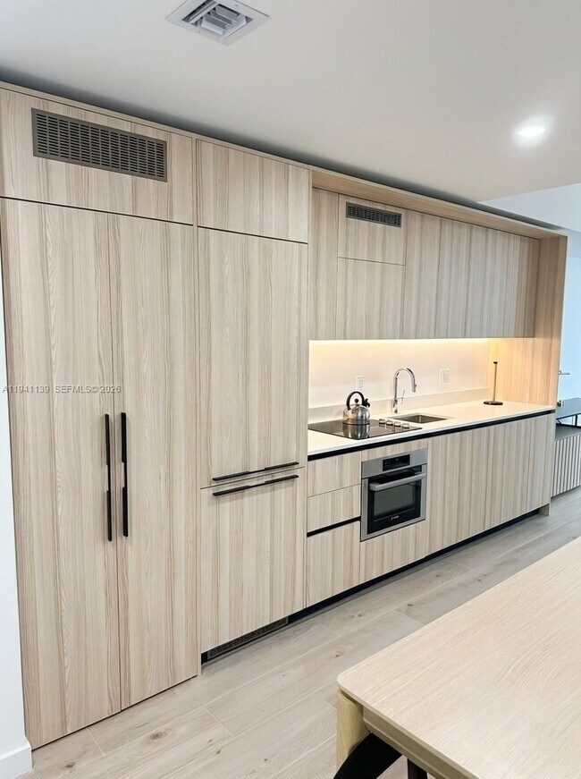 Building Photo - 225 N Miami Ave