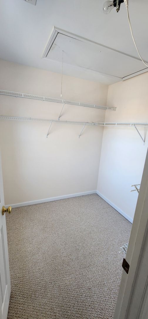 Building Photo - Nice 2 story brick home near Reagan High School