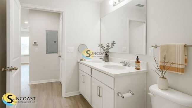 Building Photo - 3821 SW 43rd Ct