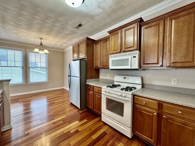Building Photo - Beautiful 3 Bedroom Duplex by the Beach! A...