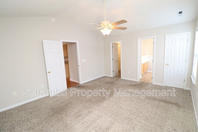 Building Photo - 305 Firefly Rd