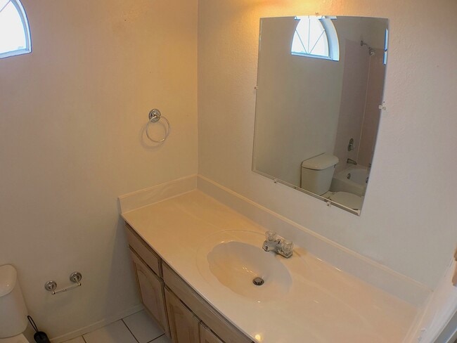 Building Photo - Northeast El Paso 3 Bed Refrig A/C