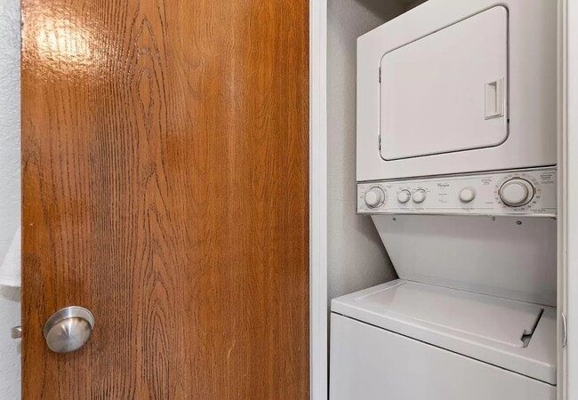 Building Photo - Executive-Style Unit Available Now