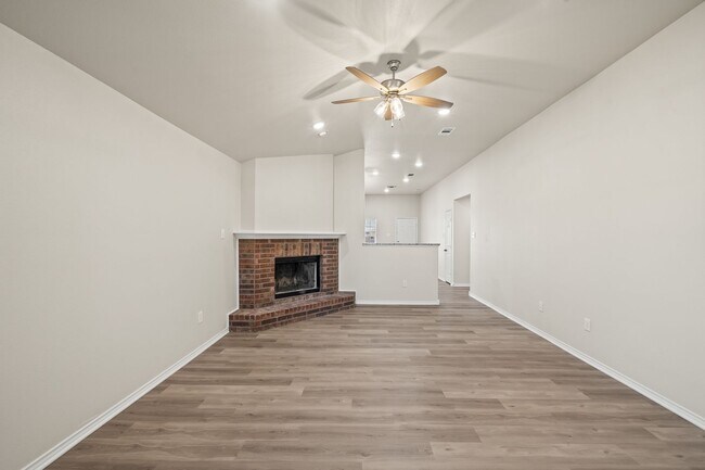 Building Photo - Large 3/2/2 in Frenship ISD!