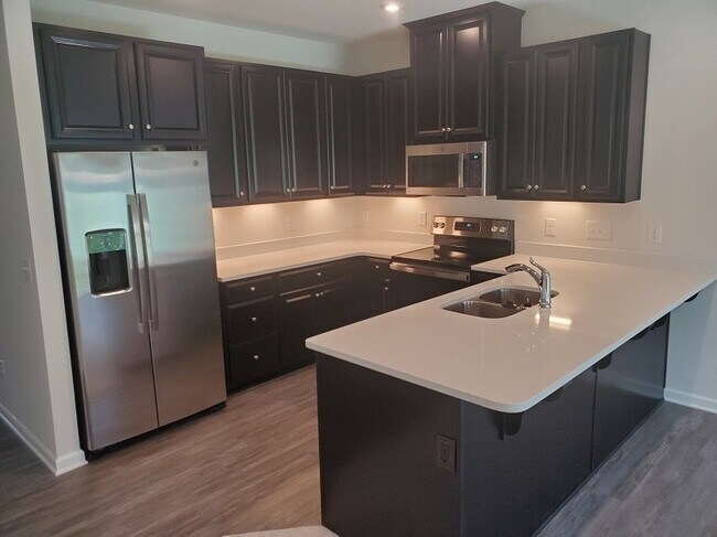 Building Photo - Like new 3BR/2.5BA townhouse in Goodlettsville