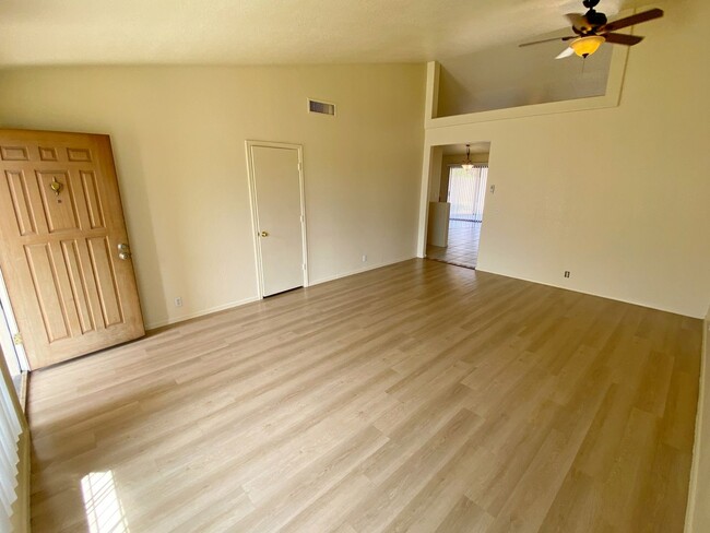 Building Photo - Corner Lot Property 3 bedroom 2 Bath