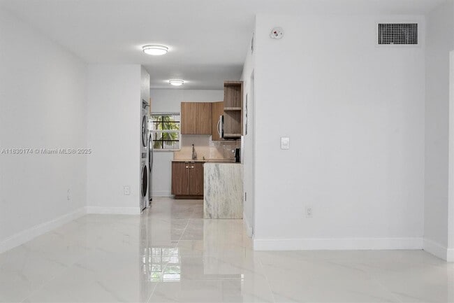 Building Photo - 9745 Bay Harbor Terrace