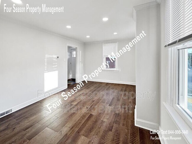 Primary Photo - 300 E Franklin St