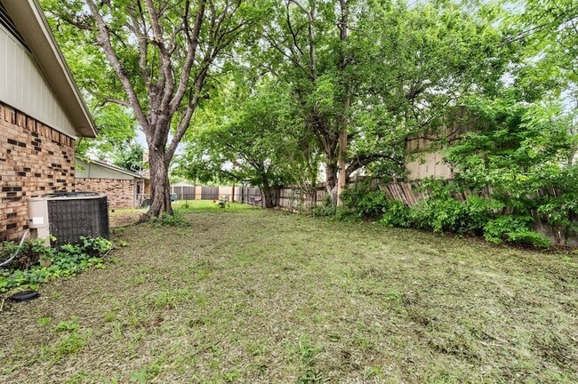 Building Photo - 6301 Sunnybrook Dr