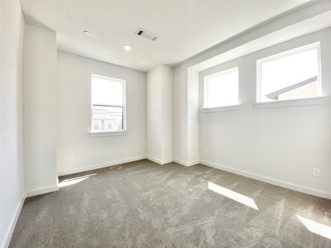 Building Photo - 837 Emerling Dr