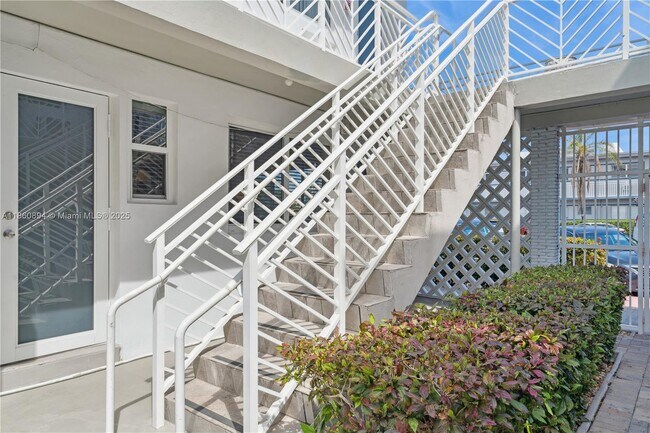 Building Photo - 7440 Byron Ave
