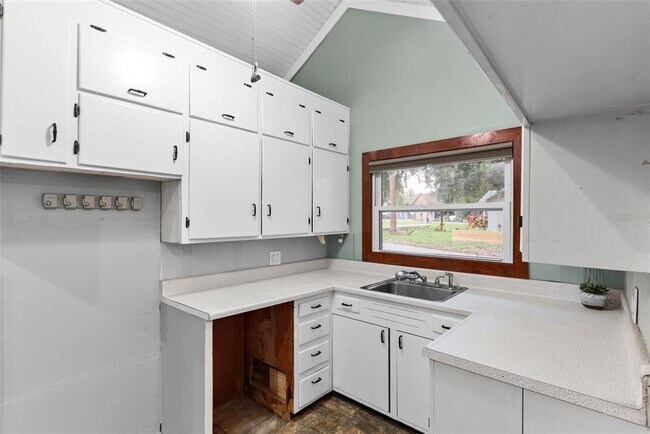 Building Photo - 10519 Bridgewood Dr