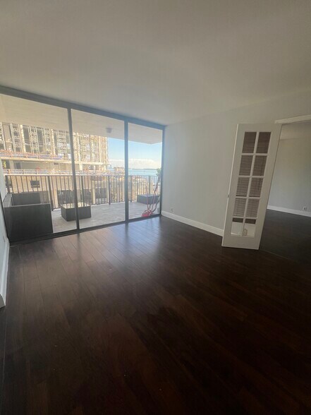 Building Photo - 1865 Brickell Ave