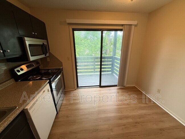Building Photo - 103 Beech St