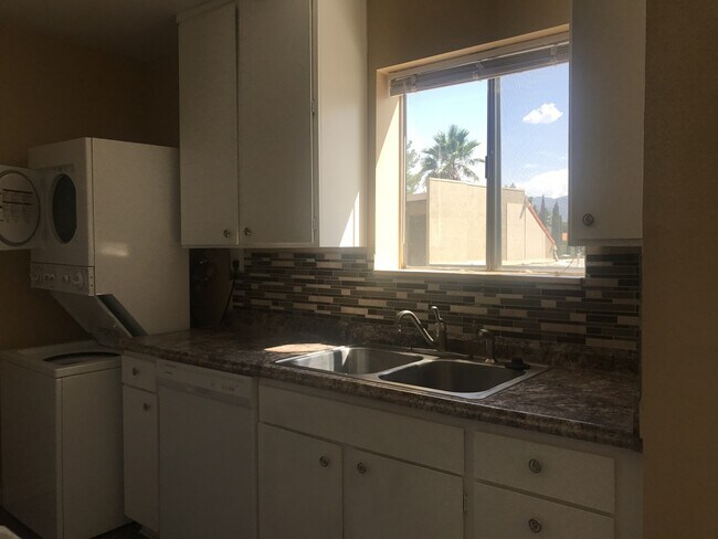 Building Photo - 4404 Plaza Vista