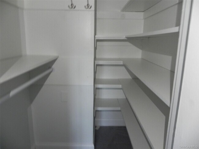 Building Photo - 1 Consulate Dr