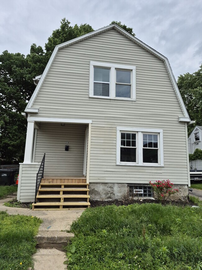 Primary Photo - 210 S Hedges St