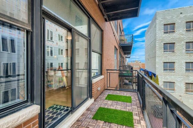 Building Photo - 1 S Leavitt St