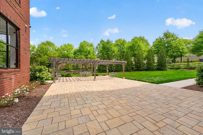 Building Photo - 102 St Ives Pl