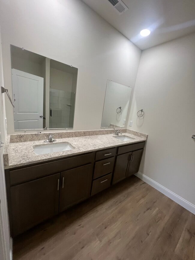 Building Photo - 08 Longbranch Dr