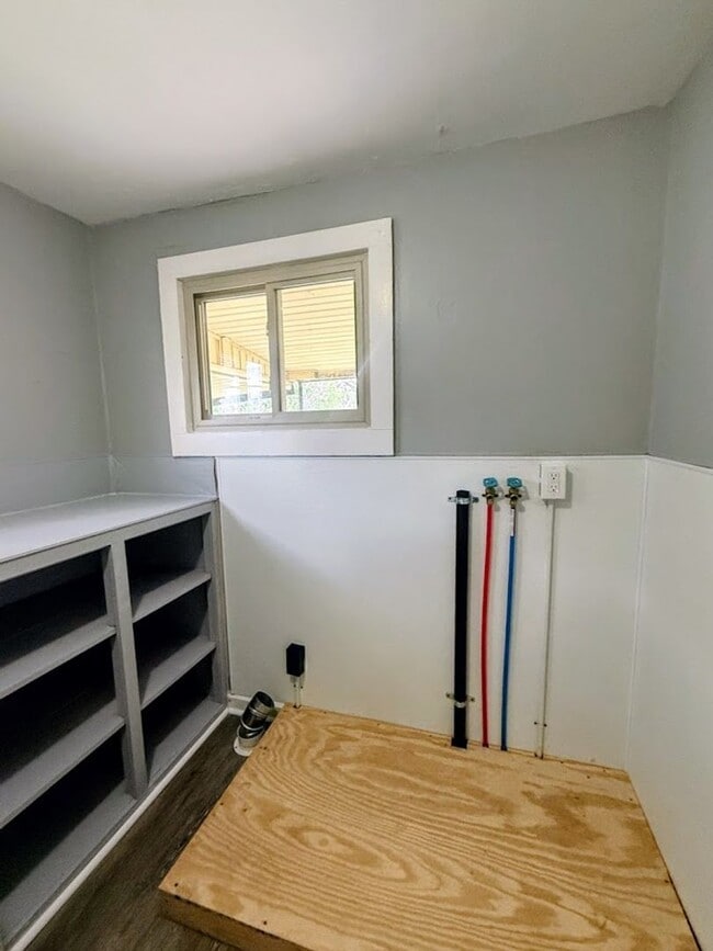 Building Photo - Spacious 4-Bedroom Home in North Canton – Prime Location