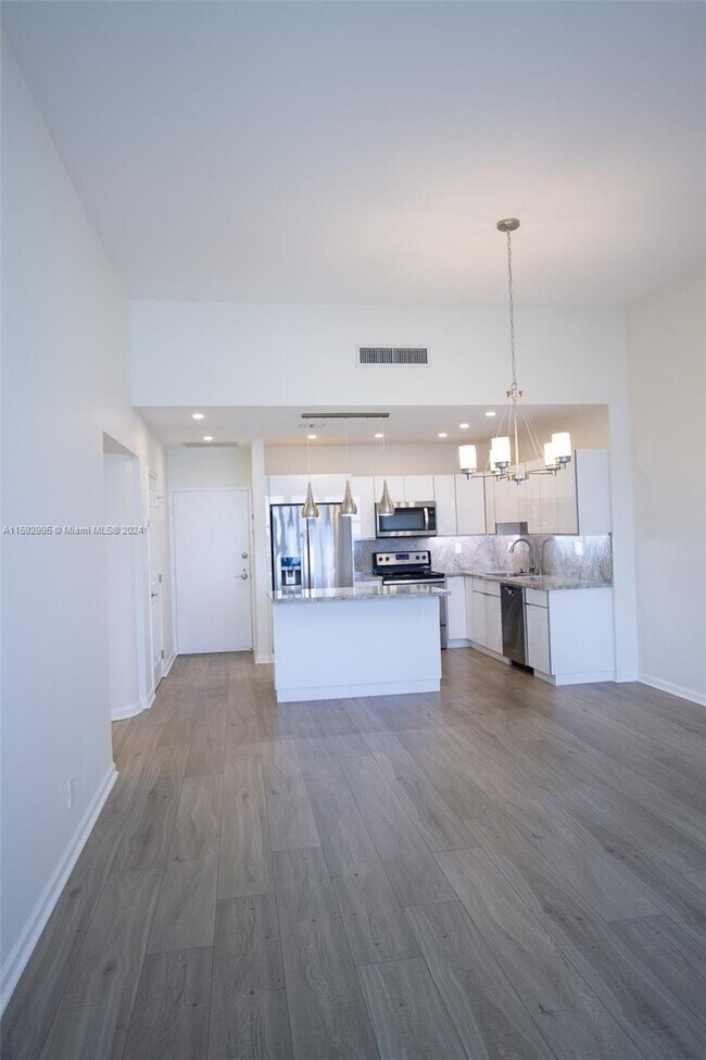 Building Photo - 3725 S Ocean Dr