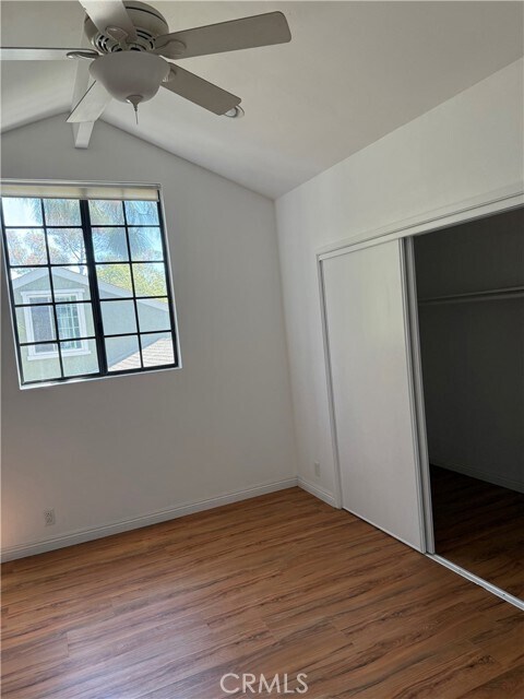 Building Photo - 700 E Lake Dr