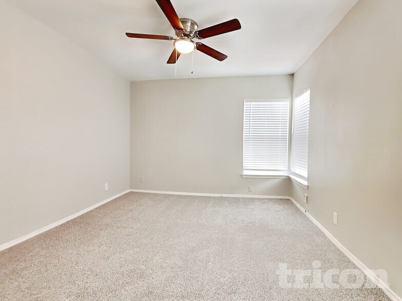 Building Photo - 706 Olney Dr