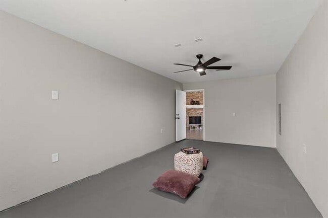 Building Photo - 3011 Castillo Dr