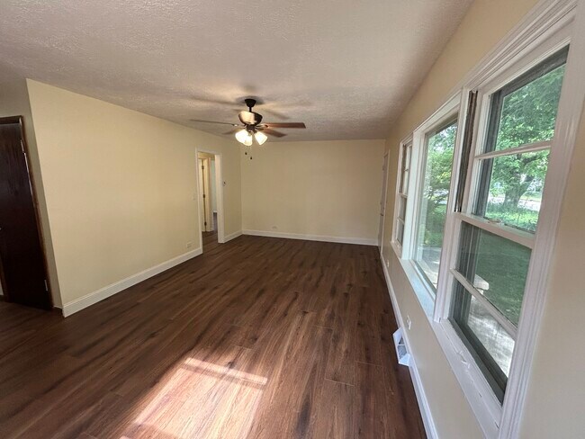 Building Photo - 1000 Kern St