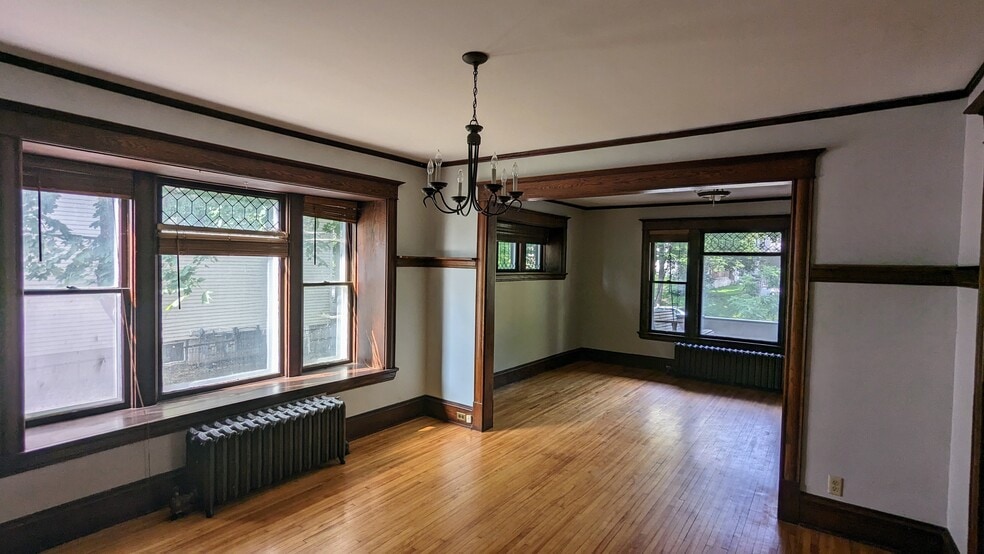 Building Photo - 3017 Knox Ave S