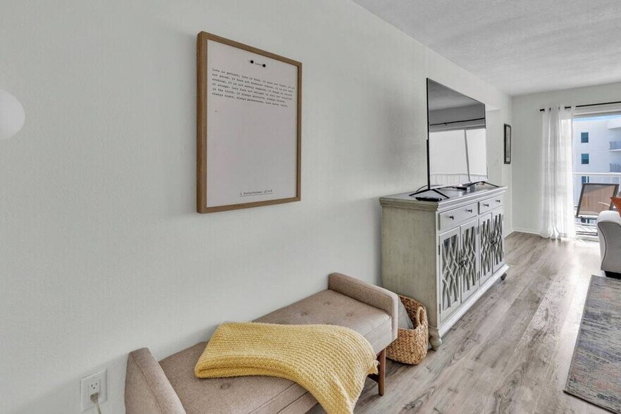 Building Photo - 790 Santa Rosa Blvd