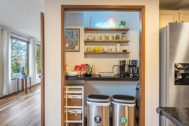 Building Photo - 5504 NE 190th St