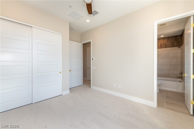 Building Photo - 5086 Cyn Xing St