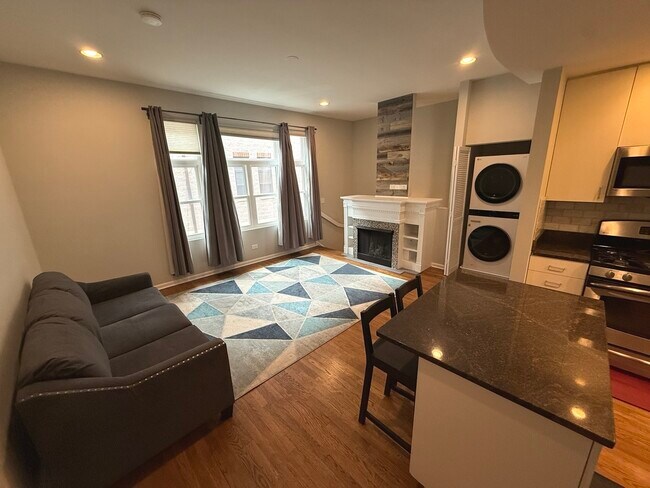 Building Photo - 2318 W Bloomingdale Ave