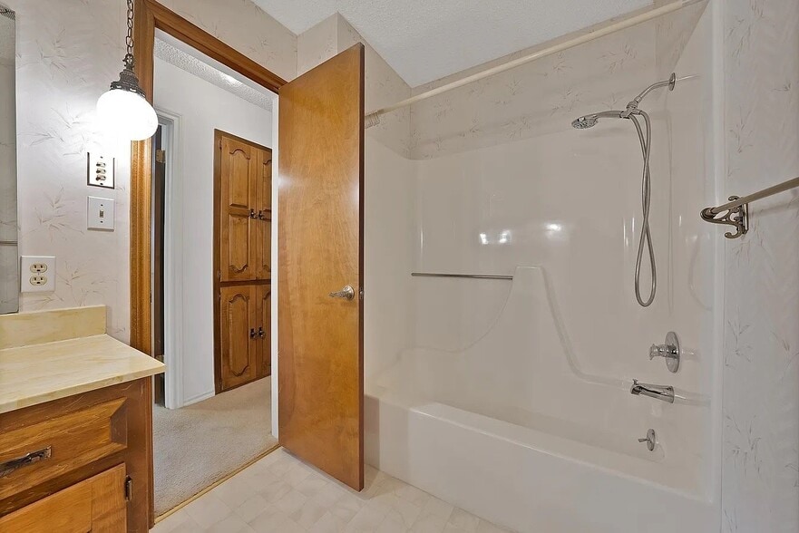 Building Photo - 2505 Ironwood Ct
