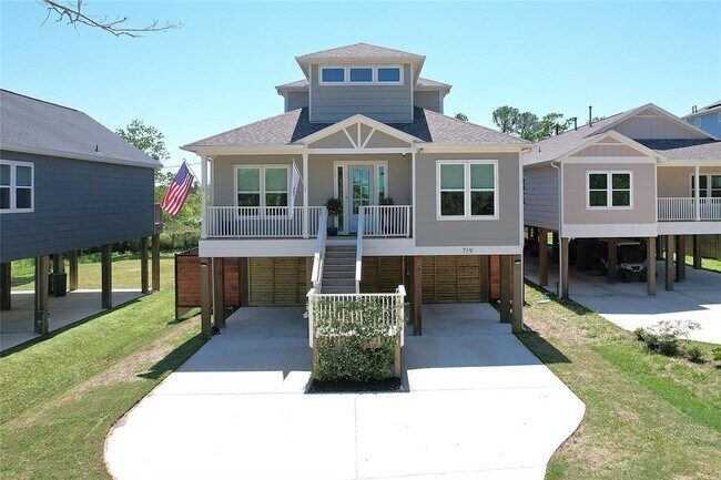 Building Photo - 719 Baywood Dr