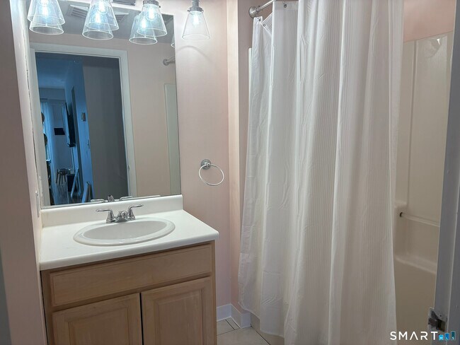 Building Photo - 1433 Windward Rd