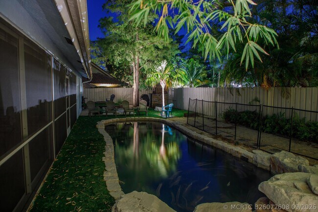 Building Photo - 900 Cosmos Ct