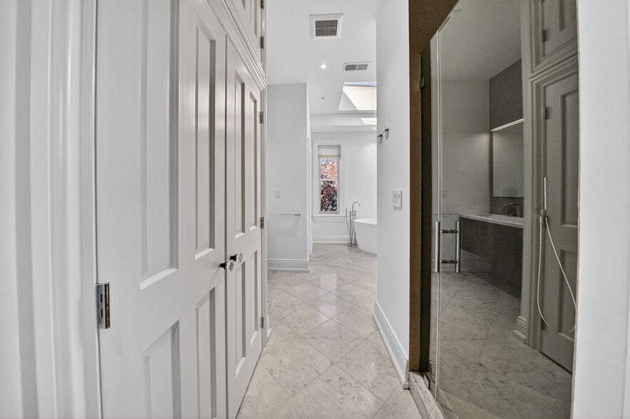 Building Photo - 917 O St NW