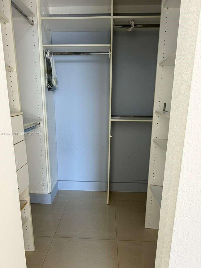 Building Photo - 20281 E Country Club Dr