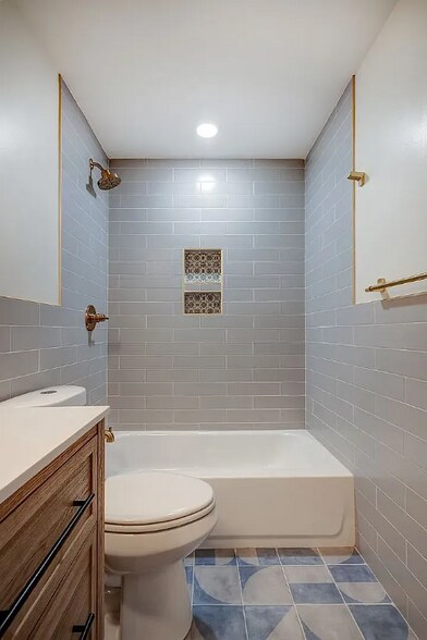 Building Photo - 2836 W Diamond St