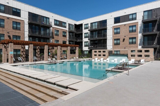 Building Photo - 1111 S Cesar Chavez Blvd
