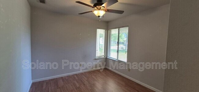 Building Photo - 642 Silvertop Way
