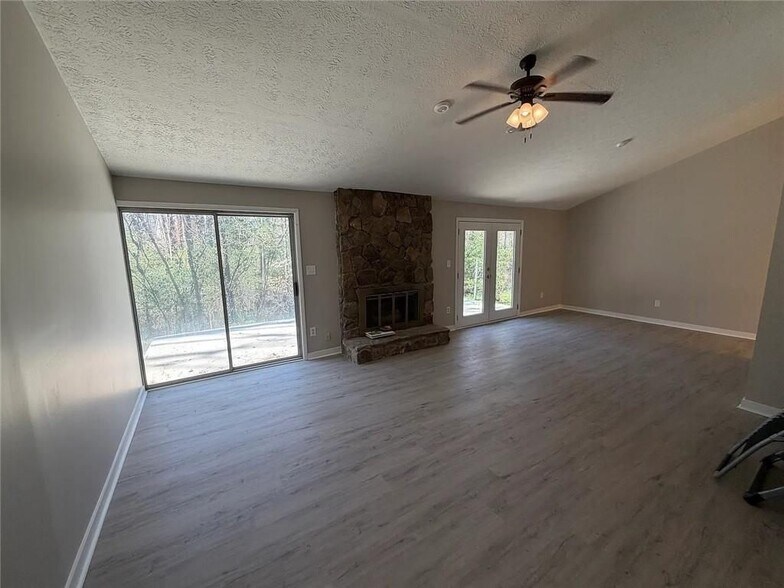 Building Photo - 418 Engle Dr