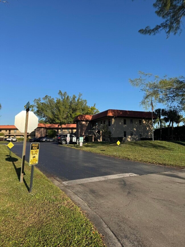 Building Photo - 21890 Lake Forest Cir