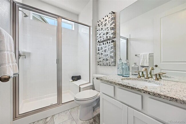 Building Photo - 860 Wildrose Pl