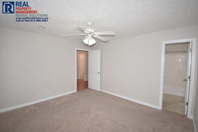 Building Photo - Adorable 3 bd house in the heart of Murfreesboro! Attached Garage!