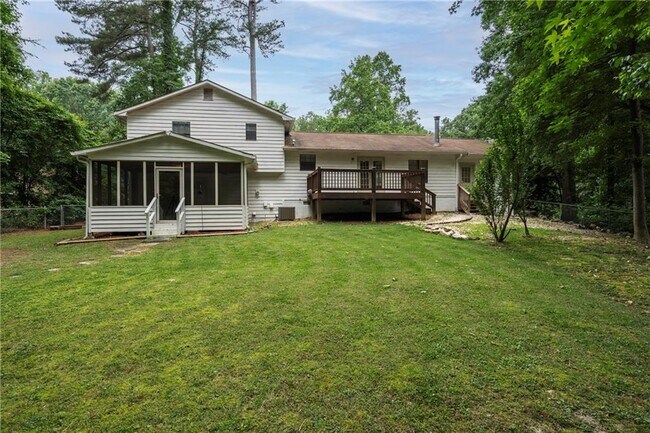 Building Photo - 2423 Falcon Ct